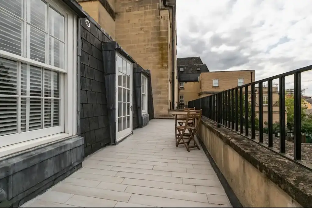Serene Central Flat with Balcony1