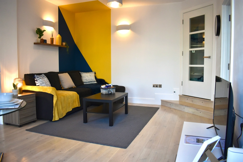 Serene Central Flat with Balcony6